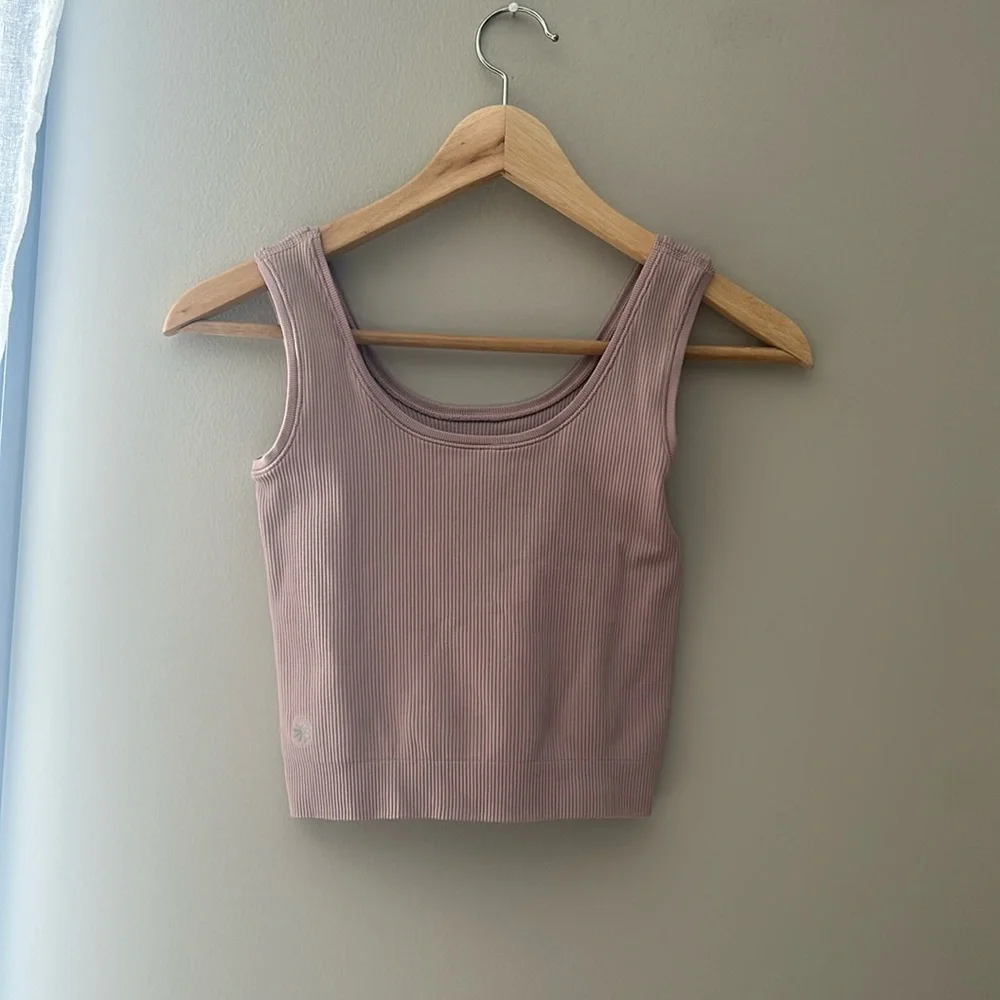 Cute Athleta Top - Picture 1 of 3